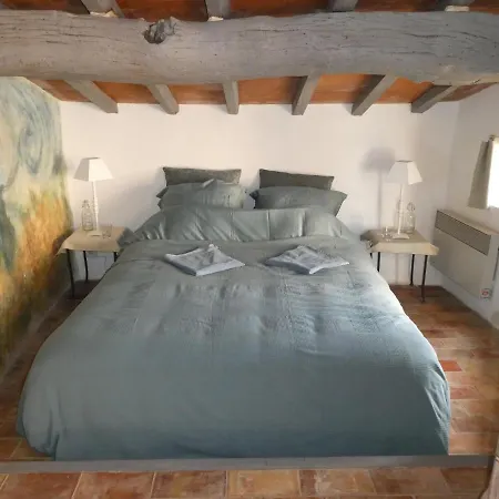 Le Jas Des Aiguiers Guest house