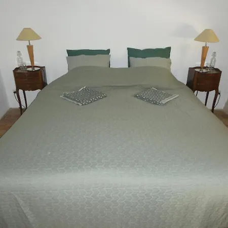 Guest house Le Jas Des Aiguiers *